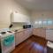 Keppel Cottage - 7 Limpus Avenue Keppel Sands