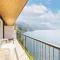 Apartment with 2 bedrooms a large terrace with magnificent view of the lake