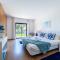 Unique Villa -1 km to Beach, private Natural pool, Tennis Court & Jumping Mat