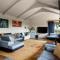 Kingsley Lake View & Paddocks - A group retreat with hot tub, sports bars & spectacular lake views in the Mendip Hills AONB