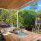 Shoal Bay Beach Retreat
