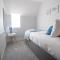 Pass the Keys The Stables Stylish cottage with hot tub and parking