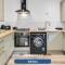 Dudley - Stylish 3 Bedroom Sleeps 6 Wi-Fi - JRR Stays