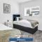 Dudley - Stylish 3 Bedroom Sleeps 6 Wi-Fi - JRR Stays