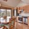 Bright Condo near the Lake by GLOBALSTAY