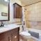 Gaylord Cabin with Game Room and Lake Access! - غايلورد