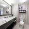 Hampton Inn & Suites DuPont - دوبونت