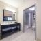 Hampton Inn & Suites DuPont - دوبونت