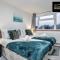 Spacious 5 Bedroom, 3 Bath House by Jesswood Properties Short Lets For Contractors, With Free Parking Near M1 & Luton Airport
