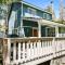 Apples Delight -WALK TO THE LAKE! Enjoy the huge backyard with lovely forest views ! - 大熊湖