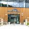 Spacious Primrose Lodge for 6 with Hot Tub at a Spa Resort - Chudleigh