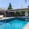 Villa La Verde - Newly Designed 4BR Villa with Pool & Guesthouse by Topanga - Los Ángeles