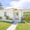 HOUSE WITH A HOT TUB ! ONLY 10 MINS TO THE BEACH - Biscayne Park