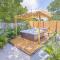 HOUSE WITH A HOT TUB ! ONLY 10 MINS TO THE BEACH - Biscayne Park