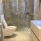 Extraordinary apartment with double shower