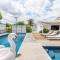 New luxury entertaining house with Pool Spa Sauna Tesla charger Pets
