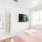 New luxury entertaining house with Pool Spa Sauna Tesla charger Pets