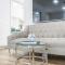 New luxury entertaining house with Pool Spa Sauna Tesla charger Pets