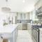 New luxury entertaining house with Pool Spa Sauna Tesla charger Pets