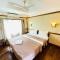 Honeymoon Houseboat