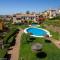 (WAR002) Town House with Garden and Pool Access