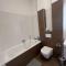 Apartment YELLOW ROSE, Perfect Location with Free Parking, 24h Checkin & Balcony