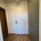 Apartment YELLOW ROSE, Perfect Location with Free Parking, 24h Checkin & Balcony