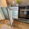 Apartment YELLOW ROSE, Perfect Location with Free Parking, 24h Checkin & Balcony
