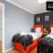 Stylish 3 Bedroom Contractor House Stevenage by Jesswood Properties Short Lets Free Parking & Wifi - Stevenage