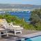 Stunning Villa with pool and views of Knysna Stunning Villa with pool and views of Knysna