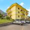 Yellow Apartment - Sarre