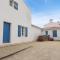 8 adultes - 2 enfants - Marais salants et plages