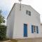 8 adultes - 2 enfants - Marais salants et plages