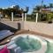 Casa alguns passos do mar com piscina e SPA Aquecido Casa alguns passos do mar com piscina e SPA Aquecido