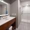 DoubleTree by Hilton Bakersfield - بيكرسفيلد