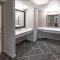 DoubleTree by Hilton Tulsa at Warren Place - Tulsa