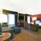 Hampton Inn & Suites Milwaukee/Franklin