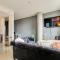 Longterm Stay Just Across the River from Downtown- fully equipped for long term stay - 纳什维尔