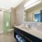 Home2 Suites By Hilton Beloit - بيلويت