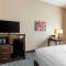Best Western Plus Longhorn Inn & Suites - Luling