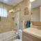 Charming and Updated Villas Home with Backyard! - Рио-Гранде