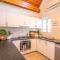 Annies Place - a downtown, mezzanine apartment