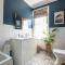Relaxing Balcony Getaway in Fulham & Hammersmith Pass The Keys - Londýn