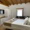 Goninos Jacuzzi Suite