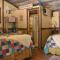 Acorn Hideaways Canton Charming Pioneer Suite 1890's General Store - كانتون