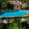 Tropical Lodge