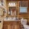 ERN834 - LAKESIDE GETAWAY - GREAT LOCATION! CLOSE TO ALL THE ACTION! cabin - بيدجن فورج