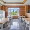 Bishui Shanju Lakeside B&B