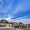 Days Inn & Suites by Wyndham Colonial - Williamsburg