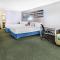 Days Inn & Suites by Wyndham Colonial